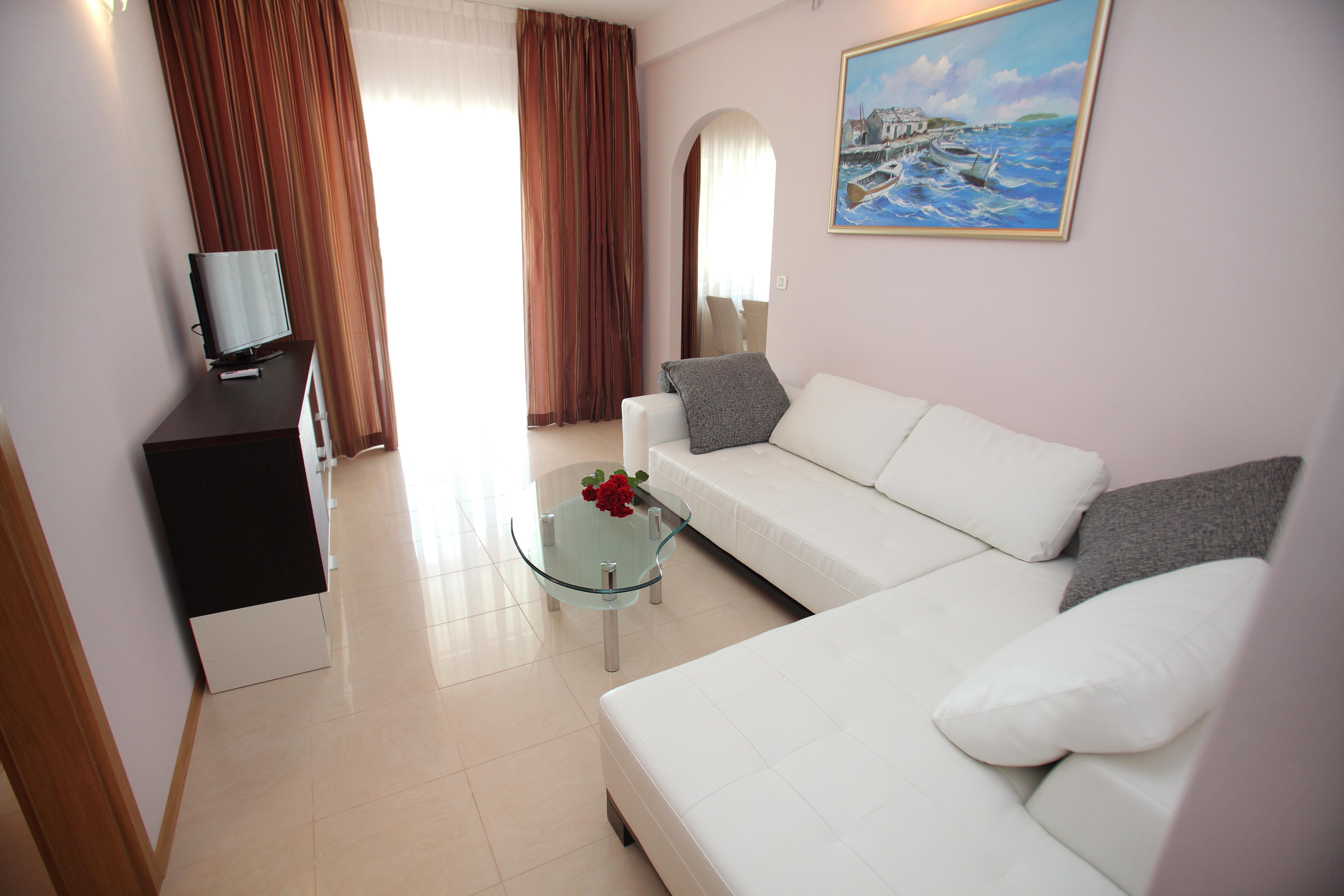 Sun Apartment *